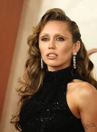 Jodie Starr's Instagram, Twitter & Facebook