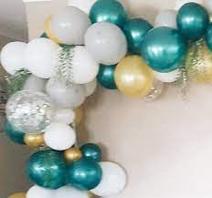 The term shower is often assumed to mean that the expectant mother is showered with gifts. Pin Auf Balloon Garland Inspo