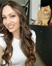 Heidi Cannon's Instagram, Twitter & Facebook