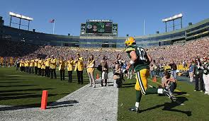 Rodgers played college football for the california golden bears, where he set several career passing records. Aaron Rodgers Im Portrat