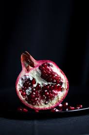 Photo By Araceli Paz Photo Detaillee D Un Aliment Sur Fond Noir Suscite L Envie Met L Eau A La Bouche On Art Et Cuisine Stylisme Culinaire Fruits Et Legumes