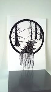 Affiche Illustration Noir Et Blanc Et Au Milieu Coule Etsy Illustration Noire Dessin Paysage Noir Et Blanc Dessin Noir Et Blanc