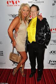 Brynne edelsten unveils another new look. Brynne Edelsten Undergoes A Dramatic Makeunder And Debuts Fresh Look Express Digest