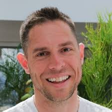 Tonni Bennett's Instagram, Twitter & Facebook