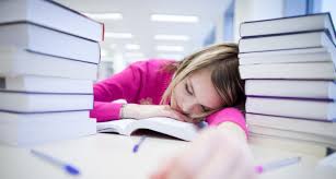 Apabila murid mula membuat bising, guru melaungkan 'attention!', dan murid lain menunjukkan tangan. Begini Cara Sekolah Atasi Siswa Kesulitan Belajar Okezone News