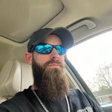 Looking for a mobile tehnician who can help me diagnose and order the  correct part for my yamaha 150 trim mechanism. Motor will not rise out of  the water, making it impossible