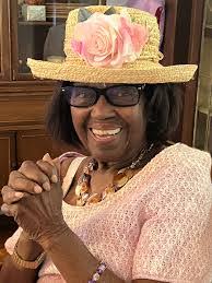 Elizabeth Kempton's Instagram, Twitter & Facebook