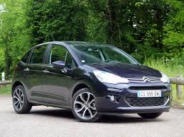 Základní turbodiesel je podobně kultivovaný jako větší hdi, v malém interiéru ale jeho zvuku neuniknete. Fiabilite Citroen C3 2e Generation Que Vaut Le Modele En Occasion