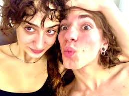 Working professional seeking flatmates or room for rent in the area