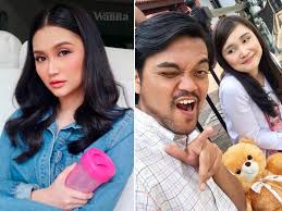 Membantu belajar dan membaca huruf, dilengkapi dengan permainan tebak gambar huruf, tebak gambar kata dan dilengkapi juga dengan gambar utk membantu tunarungu. 10 Hari Belajar Bahasa Isyarat Sumpah Bukan Mudah Ayda Jebat Mingguan Wanita