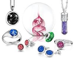 All jewellery comes in a choice of three the ashes into glass ® heart pendant helps to keep the memory of that special person close to your heart. Crystal Glass Memorials From Pet Cremation Ashes