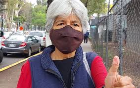 Ciudad juárez— una de las 10 casillas especiales, para personas en movilidad, habilitadas en juárez, ubicada en el parque central, recién abrió, lo cual había provocado una fila de votantes en el. Hzu5fmgp Swkqm