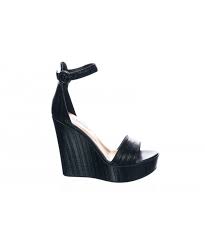 Espadrille à rayures, à fleurs ou de couleur unie noire, cette sandale pour femmes a traversé le temps et les frontières du pays basque pour devenir une chaussure d'été culte auprès des jeunes générations de surfeurs. Parfait Compromis De Seduction Confort Compensee Haute Osmose Shoes