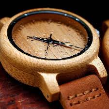 Ahsap Kol Saatlerinin Uzerinde Dogal Bir Koruyucu Tabaka Vardir Islanirsa Tek Yapmaniz Gereken Kurumasini Beklemek Fotograftaki Urun Lepu Urunler Saatler