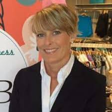 Lisa Healy's Instagram, Twitter & Facebook