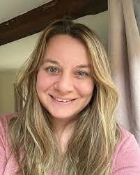 Helena Elliott's Instagram, Twitter & Facebook