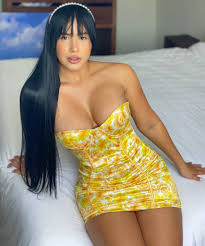 TW Pornstars - 1 pic. Roxana Ventura 🇻🇪. Twitter. Amarillo 💛🔥. 2:25 AM  - 22 Jul 2020