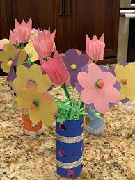 I decided it would be fun to make some more this spring, including some. Toilet Paper Roll Vase And Flowers In 2021 Paper Flower Vase Construction Paper Flowers Paper Flower Wreaths