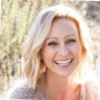 Maggie Dakin's Instagram, Twitter & Facebook