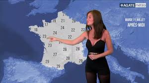 Les présentatrices peuvent donner l'impression de se tenir devant une carte météorologique en mouvement, mais en réalité, il n'en est rien. Meteo Agate Du 11 07 2017 Youtube