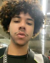 É isso não aguentei 3 horas de rolê mais foi ótimo, ., ., ., ., ., ., ., .,  ., ., ., #pretosnotopo #cacheadas #cacheadoshomens #cabelo, #smallbusiness  #sorriso