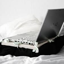 Diy Laptophalter Tisch Furs Bett Selbstgemacht Laptop Kissen Selbstgemacht Laptop