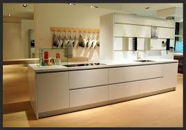 kitchen cabinets with no handles tips
