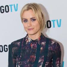 On aime le smoky eyes prune de Taylor Schilling, Piper Chapman de Orange is  The New Black