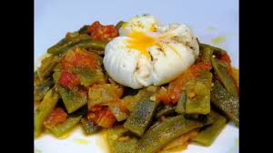Estas alubias con verduras se pueden preparar con cualquier variedad de verdura que te guste, puerros, apio, pimiento verde o rojo, pencas y hojas de acelga, calabaza, calabacines… Receta Judias Verdes Con Tomate Y Huevo Pochado Recetas De Cocina Paso A Paso Tutorial Youtube