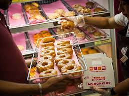 Außerdem bietet dunkin' donuts verschiedene sandwiches zum beispiel mit hühnchen, tunfisch oder gegrilltem käse. Dunkin Donuts Betreiber Meldet Insolvenz An Business Insider