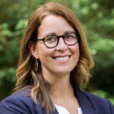 Jennifer Braddock's Instagram, Twitter & Facebook