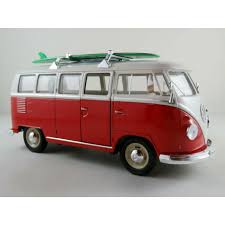 This vw 'bus' was imported from the usa to the netherlands in the year 2008. Volkswagen T1 Bus Surfboard 1963 Red And White Welly Wel22095sb Miniatures Autos Motos