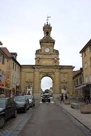 Porte Saint Pierre A Pontarlier Doubs En 2020 Saint Pierre Doubs Monuments Historiques