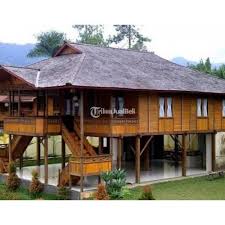Desain rumah 2 lantai dengan balkon terbuka Rumah Kayu Kondisi Baru 2 Lantai Shm Nyaman Siap Huni Di Jayapura Tribunjualbeli Com