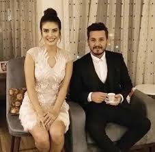 Deniz baysal (born 5 april 1991) is a turkish actress and model. Soz Dizisi Oyuncusu Deniz Baysal Ile Kolpa Grubunun Solisti Baris Yurtcu Izmir De Ciftin Aile Bireylerinin Ve Yakin Ar Paylas Io Sosyal Yer Imleme Araci Haberlerin Ve Ilgincli Linklerin Paylasim Ortami
