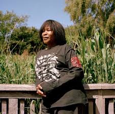 Armatrading moved to birmingham at the age of seven and when she was 14. Bznexze9wyoqem