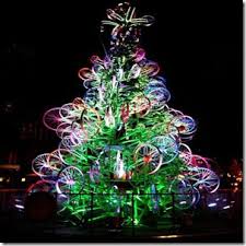 Pohon natal dari kayu juga bisa memaksimalkan dekorasi ruangan bertema rustic yang kini banyak digemari. The Romp Family 20 Ide Pohon Natal Dari Botol Sprite