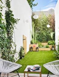 Rumah kecil juga bisa memiliki sebuah taman yang indah. Inspirasi Desain Taman Belakang Rumah Yang Mungil Dan Asri