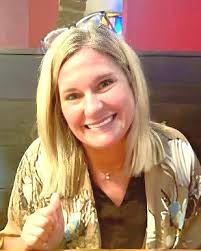 Noelle Dickinson's Instagram, Twitter & Facebook