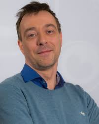 Jacob Stelwagen is klear foar tûzenste útstjoering Fryslân fan 'e moarn:  "Ik set de wekker"