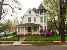 910 Washington St Pekin Il 61554 Mls 1181729 Zillow Victorian Homes Victorian Style Homes House Exterior