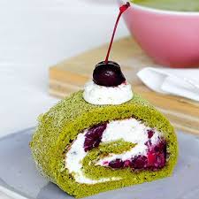 Matcha Roulade Mit Sauerkirschen Rezept Sauerkirschen Sauerkirschen Rezepte Kuchen Ohne Backen