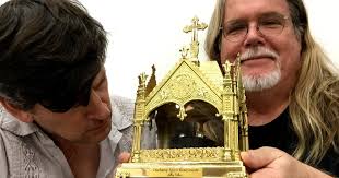 Jeffrey Vallance sees dead artists