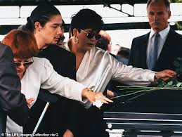 Born christopher gilbert perez on 14th august, 1970 in. Selena Quintanilla S Widowed Husband Chris Perez Reminisces About Her And Comments On Netflix Series Daily Mail Online