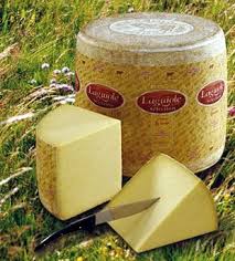 Laguiole French Cheese Region Aquitaine Midi Pyrenees Milk Cow Queso Frances Fromage Aop Fromage Plateau De Fromage Fromage Aop