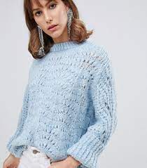 This Is Easily The Most Comfortable Trend To Wear With Skinny Jeans Blue Sweater Outfit Winter Sweater Outfits Baby Blue Sweater