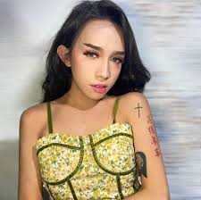 NAGBABALIK SI MAXIE Bibida ang drag artist mula sa Bicol na si Jamila Rivera  bilang Maxie sa musical na “Dalaga na si Maxie Oliveros: A Drag Musical  Extravaganza.” Makakasama niya ang iba