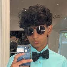 Arush Vyas's Instagram, Twitter & Facebook