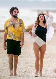 Check out full gallery with 1299 pictures of elizabeth olsen. Elizabeth Olsen In Black And White Swimsuit At A Beach In Mexico Gotceleb