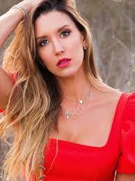 Sheena Renee's Instagram, Twitter & Facebook